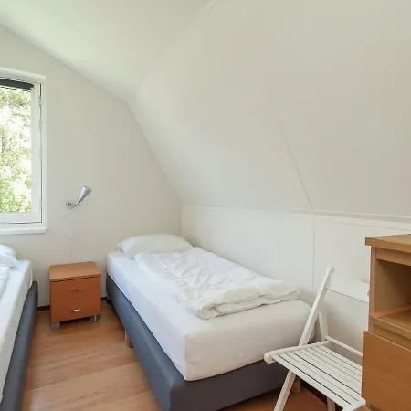 Cozy With A Spacious Garden, 1.2km From The Sea 노르트베이크