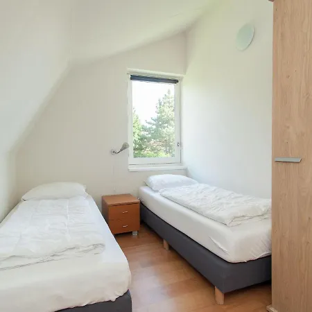 Cozy With A Spacious Garden, 1.2km From The Sea 노르트베이크