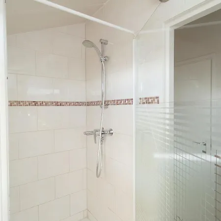 Cozy With A Spacious Garden, 1.2km From The Sea *