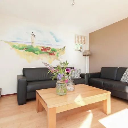 Cozy With A Spacious Garden, 1.2km From The Sea 펜션 *